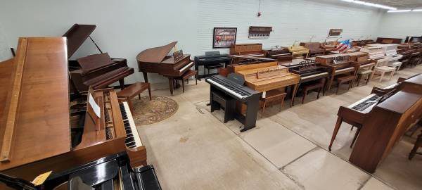 Gorgeous Ebony Baldwin Kawai / Howard 550 Grand Piano - Image 8 Gorgeous Ebony Baldwin Kawai / Howard 550 Grand Piano - Image 8