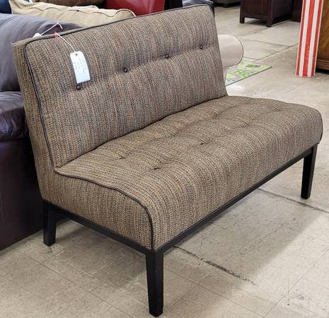 Attractive Upholstered Tweed Bench - Image 3 Attractive Upholstered Tweed Bench - Image 3