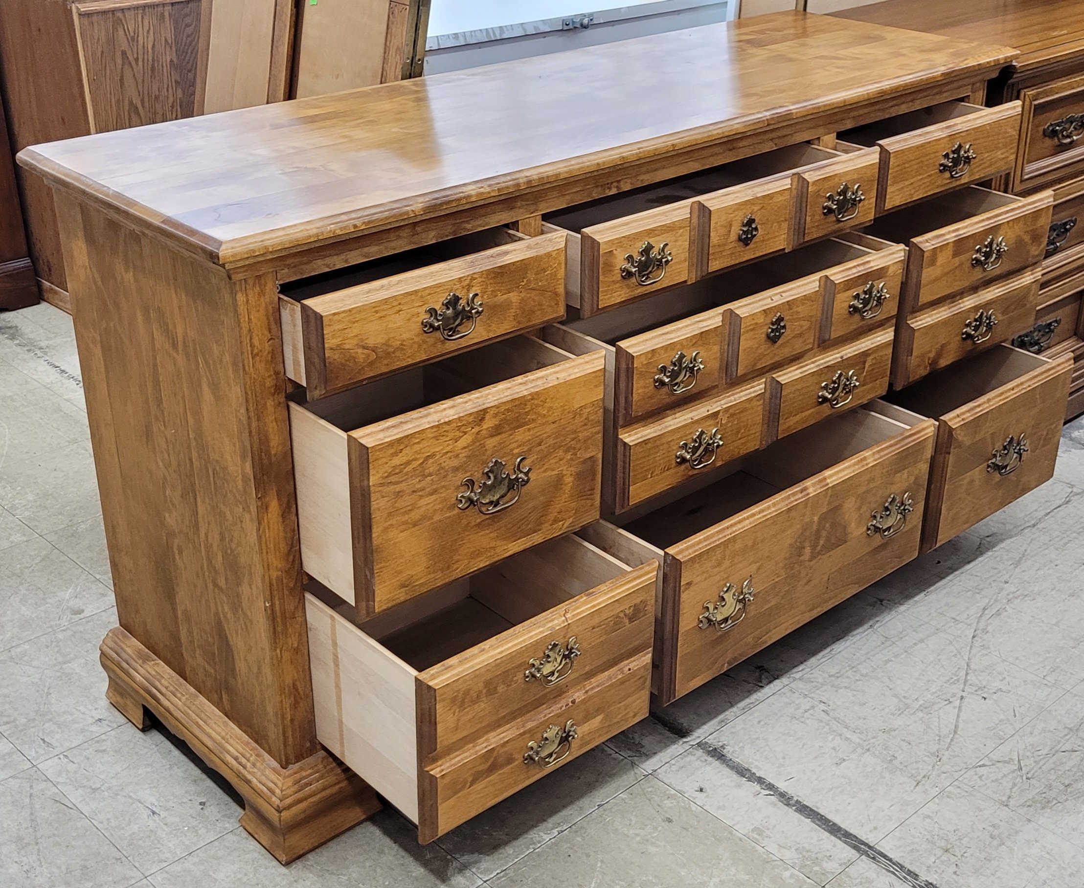 Solid Wood Oak Lowboy Dresser - Image 3 Solid Wood Oak Lowboy Dresser - Image 3